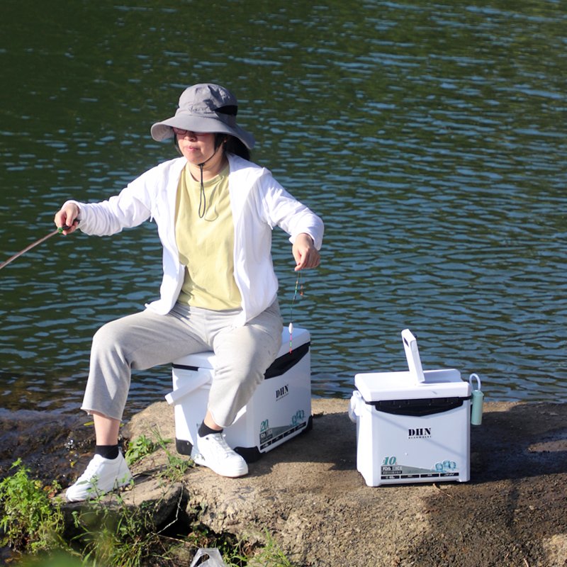 A live fish bucket can be used by a new L.A. mini-fish